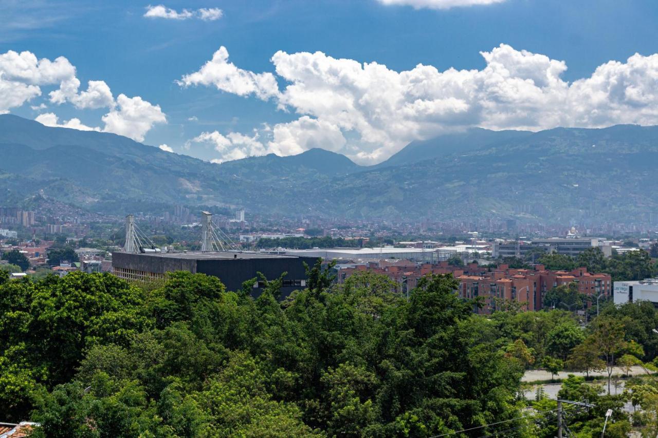 Alcazar De Oviedo By Ee Hoteles Меделин Екстериор снимка
